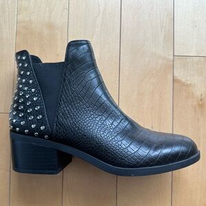 Steve Madden Studded Black Booties in Size 7.